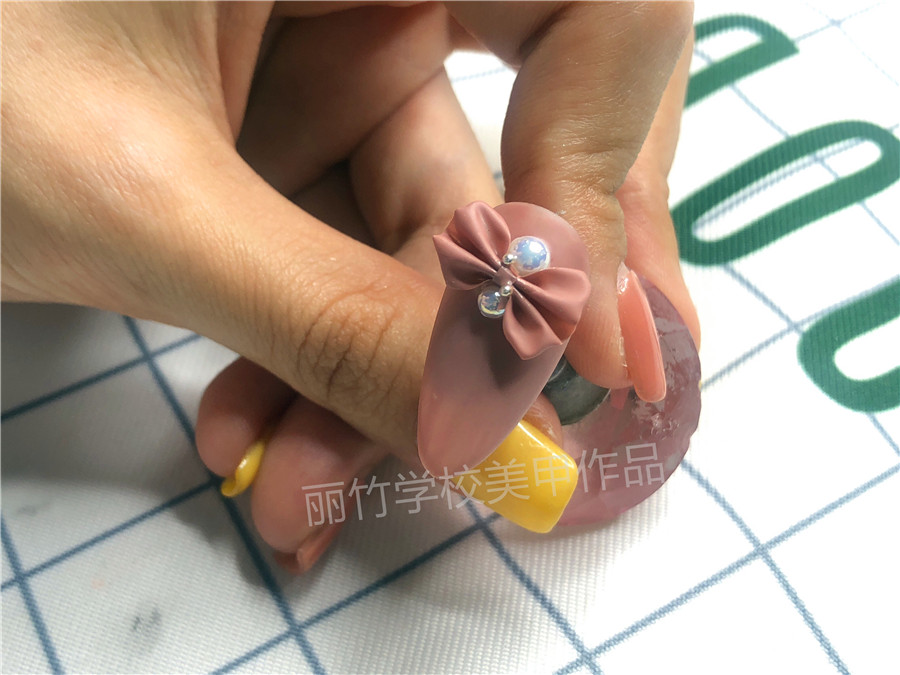 20200428優(yōu)雅蝴蝶結(jié)美甲.jpg