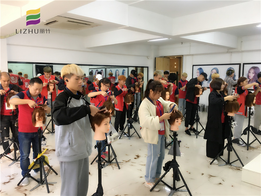怎么判斷你是否合適剪短發(fā)？南寧美發(fā)師培訓班教你