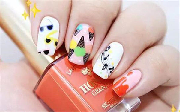 學(xué)習(xí)冰淇淋美甲教程，和廣西人氣高的美甲學(xué)校過(guò)夏天
