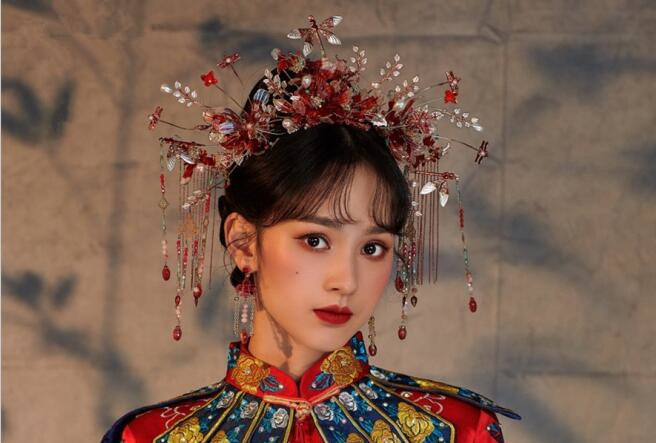 中式新娘造型，用實力證明南寧學(xué)化妝哪家好