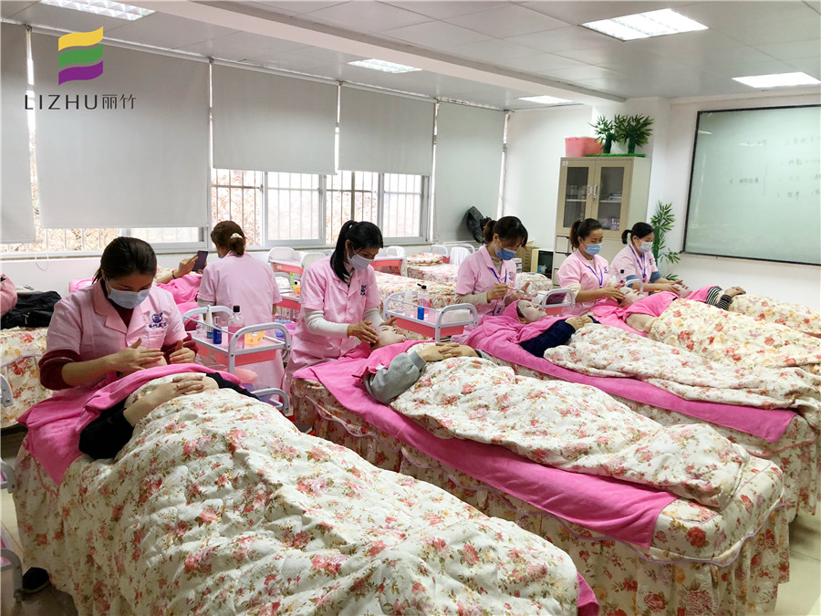 分享敷面膜的隱藏知識，看?南寧哪家美容學校專業(yè)