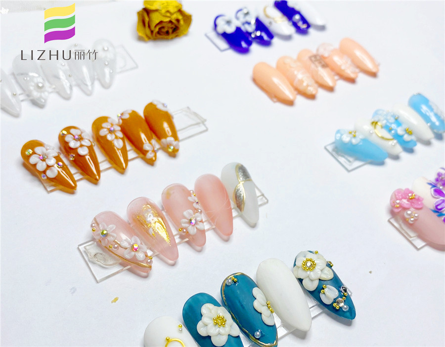 精美雕花美甲作品，告訴你南寧哪里可以學(xué)雕花美甲