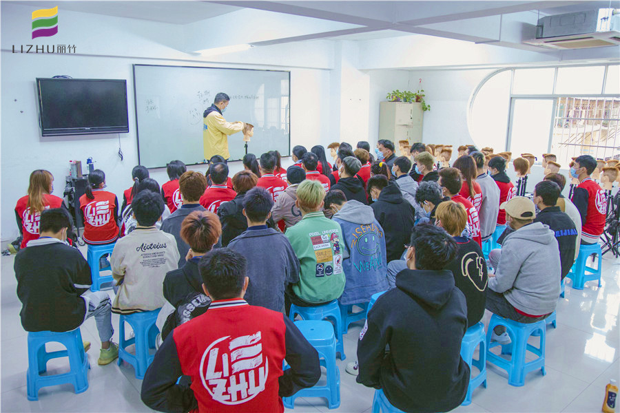 修剪平頭的技巧，廣西教理發(fā)學(xué)校課程內(nèi)容