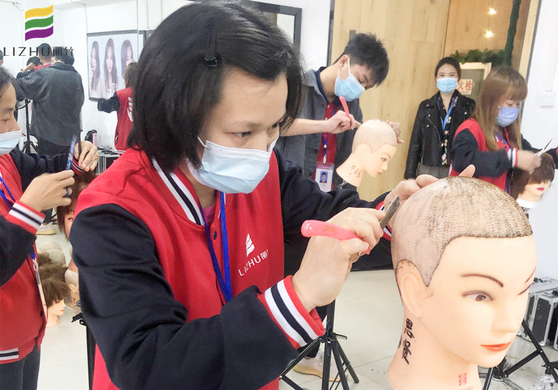 美發(fā)剃刀如何操作？廣西南寧美發(fā)培訓學校教你