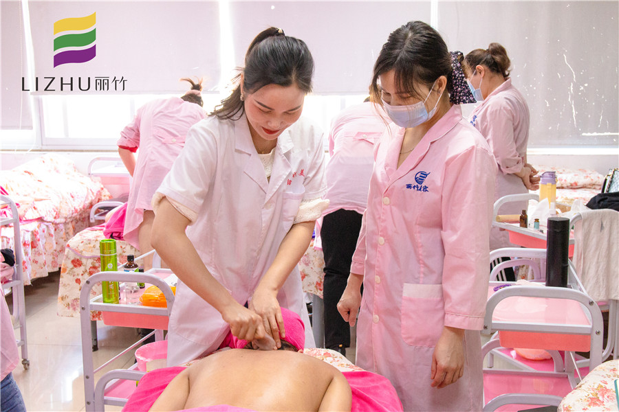 背部按摩知多少？廣西排名前十美容學(xué)校告訴你