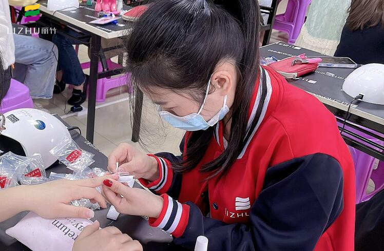 半貼甲片怎么貼？學(xué)美甲理論知識分享