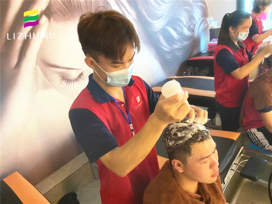 中式洗頭與泰式洗頭的不同，南寧美發(fā)洗頭學(xué)校專業(yè)解答