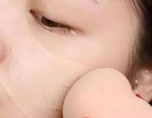 粉底液的正確存方法，南寧彩妝化妝培訓(xùn)教你