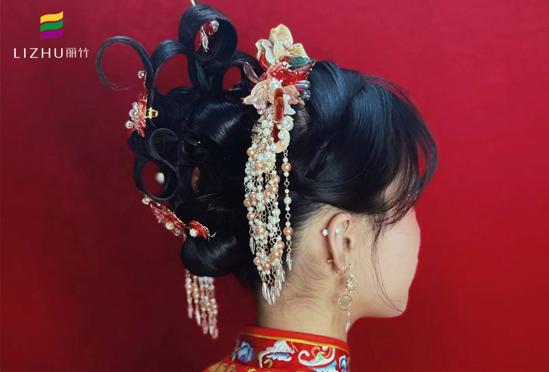 中式秀禾發(fā)型圖片，廣西學習化妝盤發(fā)教程