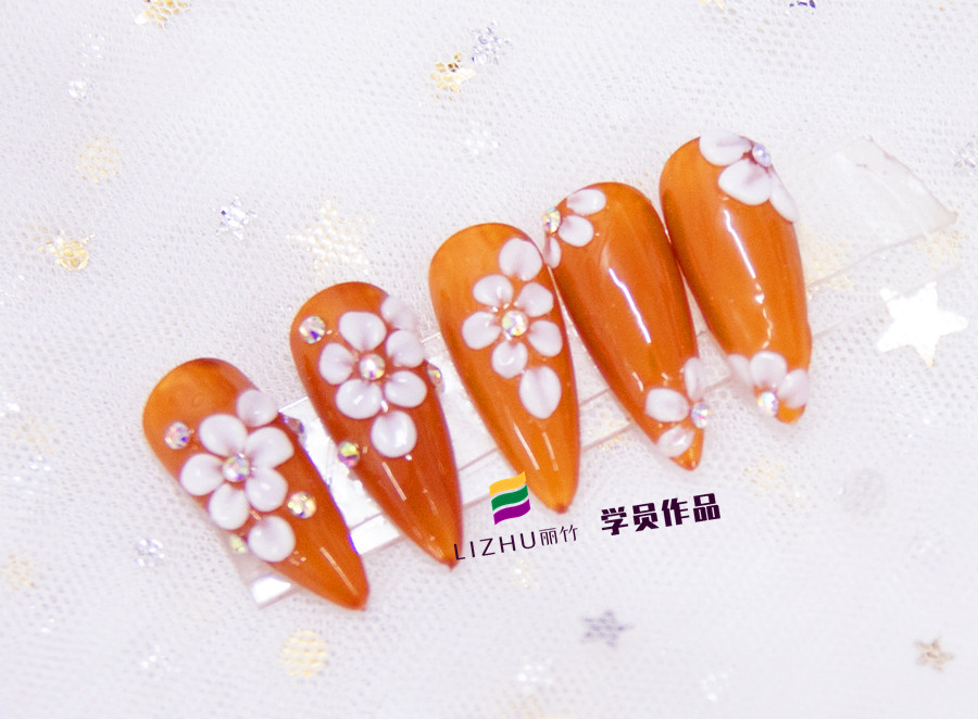 五瓣花雕花美甲，南寧美甲學(xué)校短期訓(xùn)練班作品