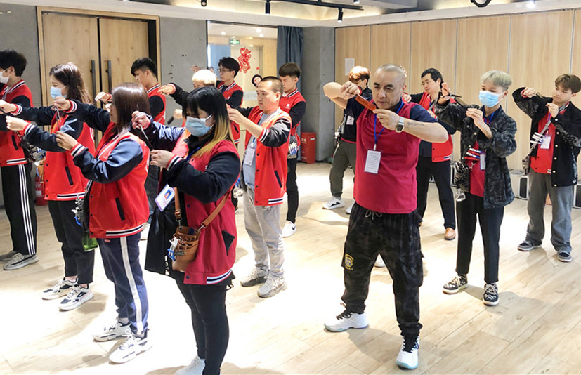 美發(fā)剪刀操作注意事項，南寧美發(fā)師培訓(xùn)基礎(chǔ)課程
