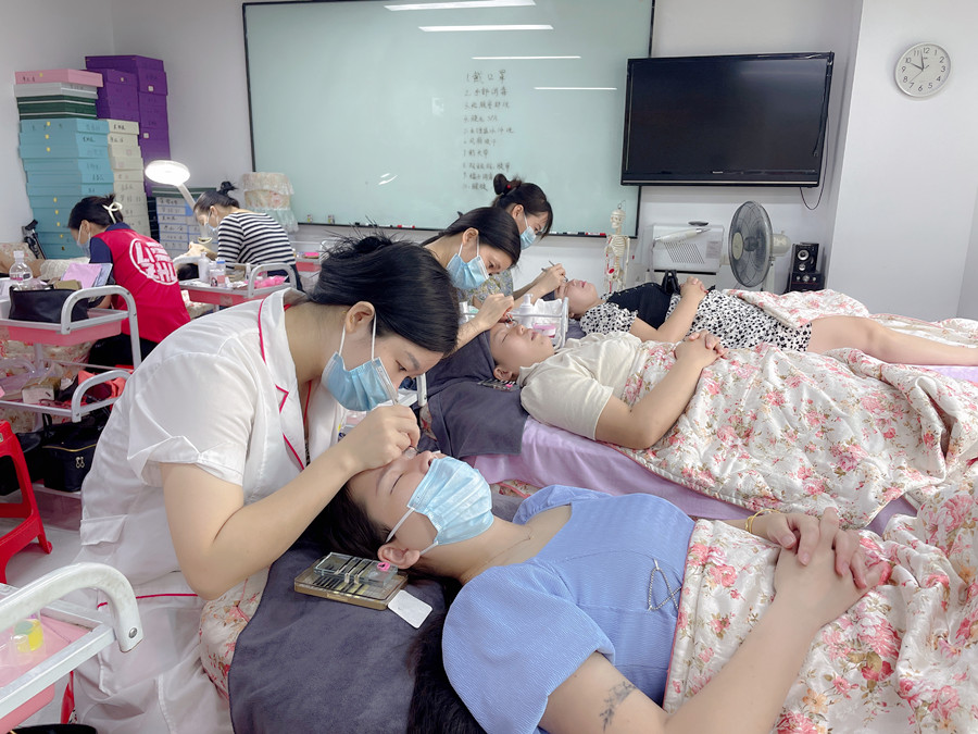 決定美睫密度與長(zhǎng)度的標(biāo)準(zhǔn)，南寧美甲美睫分享