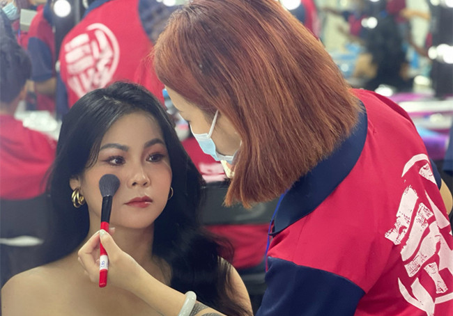 披發(fā)造型新娘，零基礎(chǔ)化妝造型