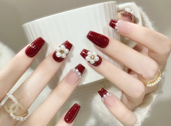 紅色新年美甲，美甲圖片2024新款式