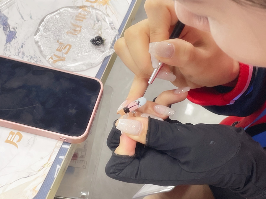 甲片的材質和使用時間限制？南寧美甲進修深造培訓