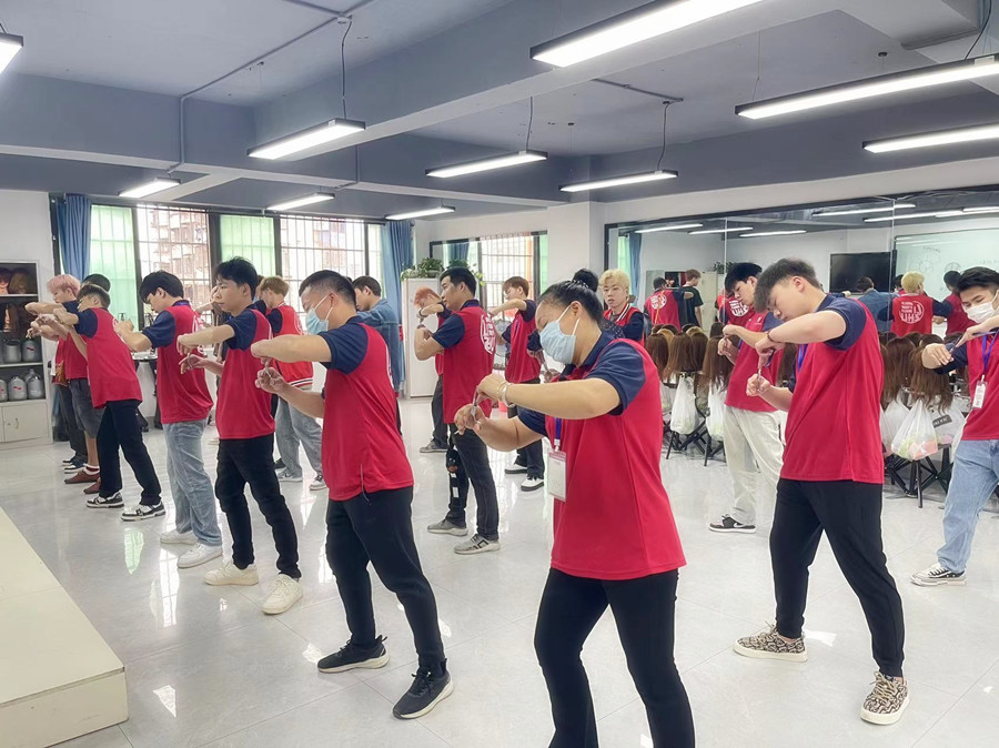 揭秘！南寧美發(fā)造型培訓(xùn)學(xué)校上課流程
