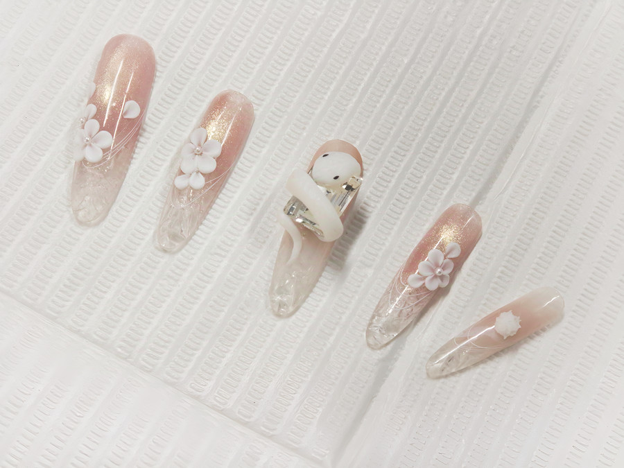 廣西美甲進修深造：琉璃雕花美甲