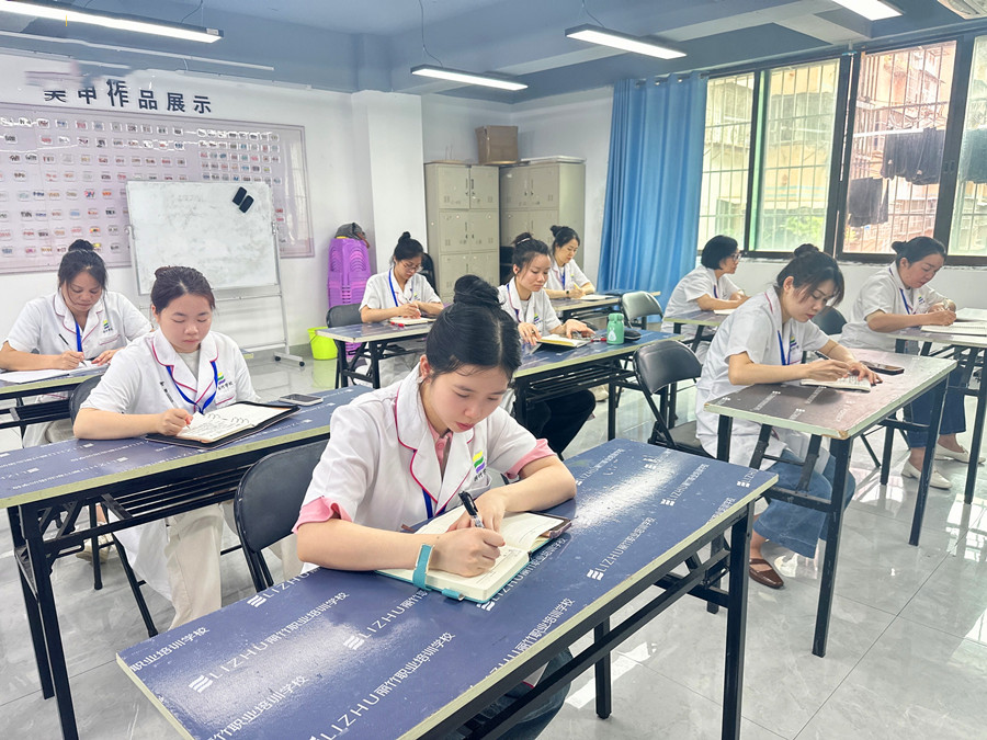 南寧學(xué)美容去哪學(xué)？麗竹學(xué)校美容專業(yè)歡迎您