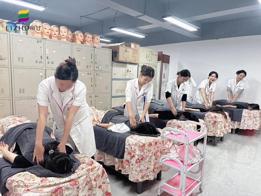 中式推拿真人實操課堂 | 初高中畢業(yè)女生的出路