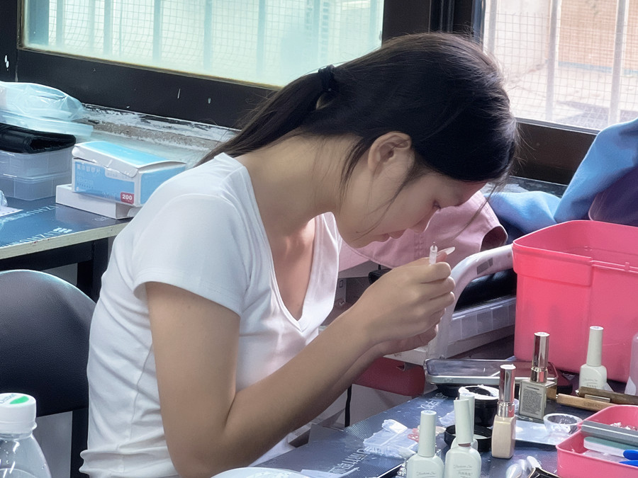 初高中畢業(yè)學什么專業(yè)好？南寧學美甲